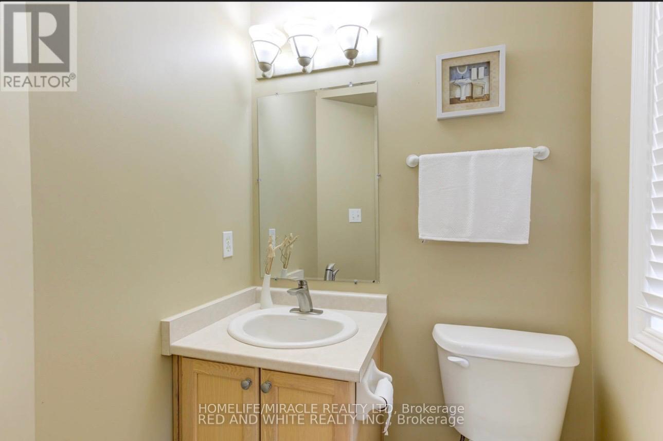 12 Haskell Road E, Cambridge, ON - Indoor Photo Showing Bathroom