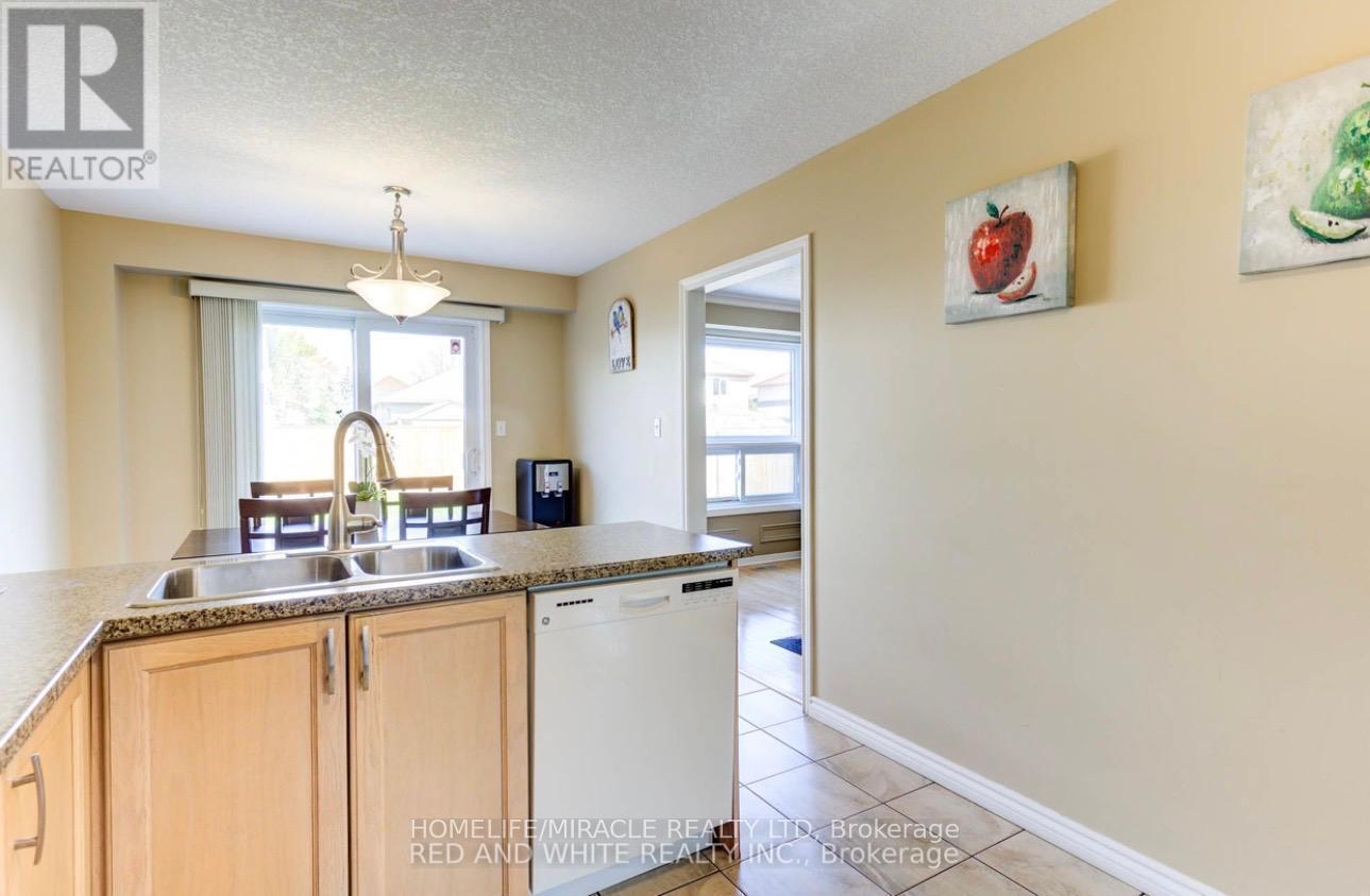 12 Haskell Road E, Cambridge, ON - Indoor Photo Showing Kitchen With Double Sink
