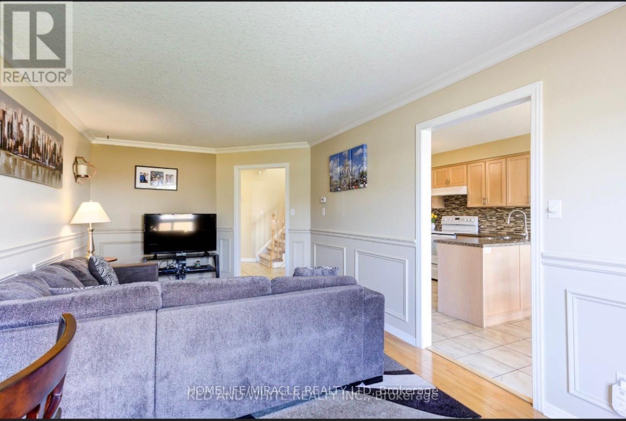 12 Haskell Road E, Cambridge, ON - Indoor Photo Showing Living Room