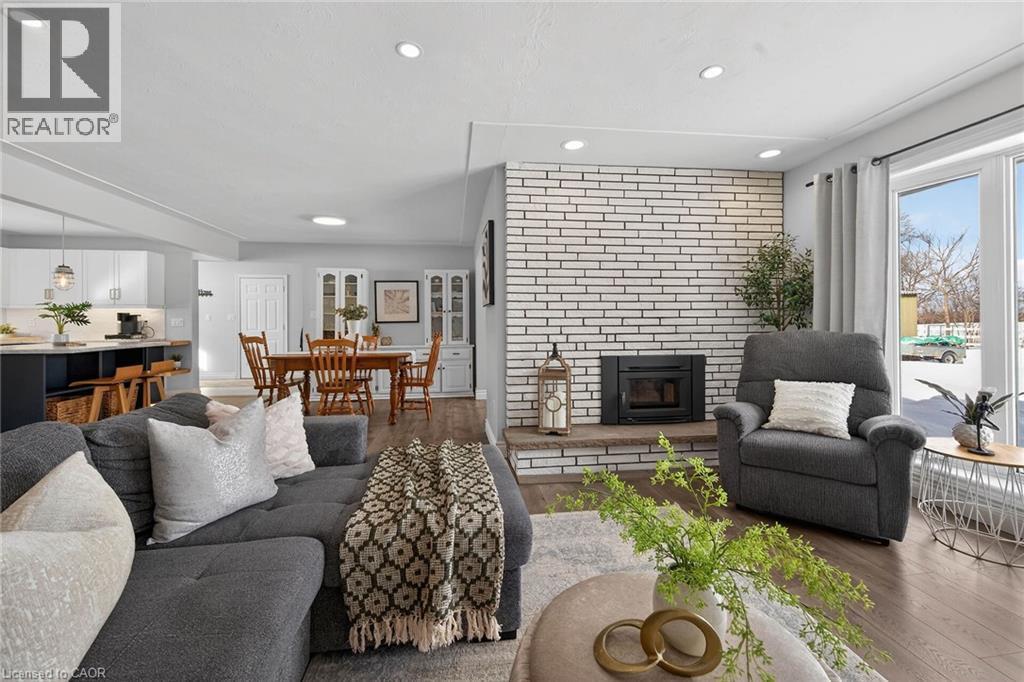 4024 River Road, Caledonia, ON - Indoor Photo Showing Living Room With Fireplace