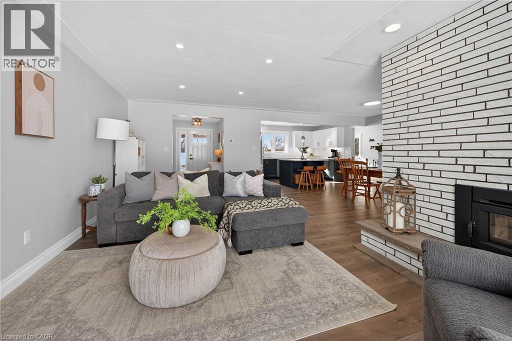 4024 River Road, Caledonia, ON - Indoor Photo Showing Living Room With Fireplace