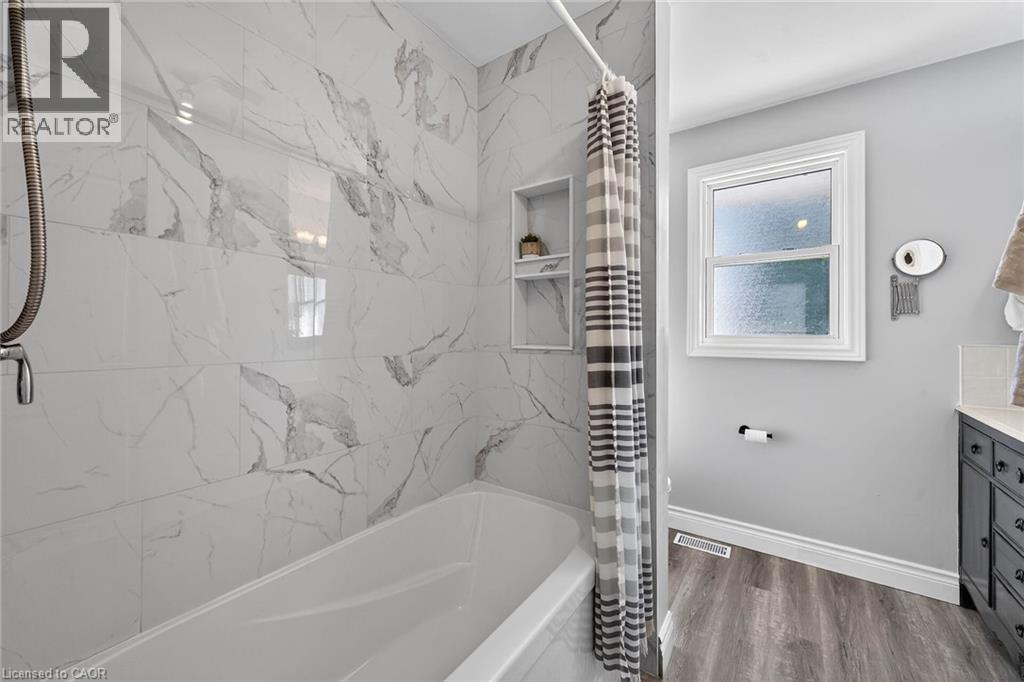 4024 River Road, Caledonia, ON - Indoor Photo Showing Bathroom