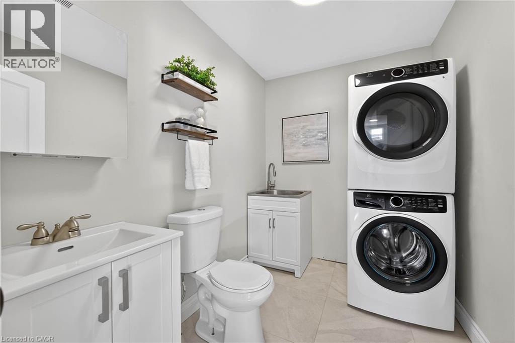 4024 River Road, Caledonia, ON - Indoor Photo Showing Laundry Room
