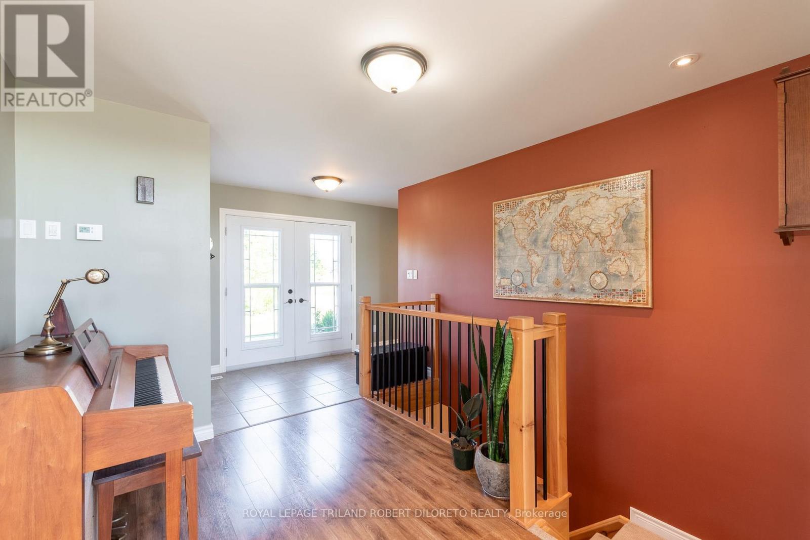 22910 Highbury Avenue N, Middlesex Centre (Bryanston), ON - Indoor Photo Showing Other Room