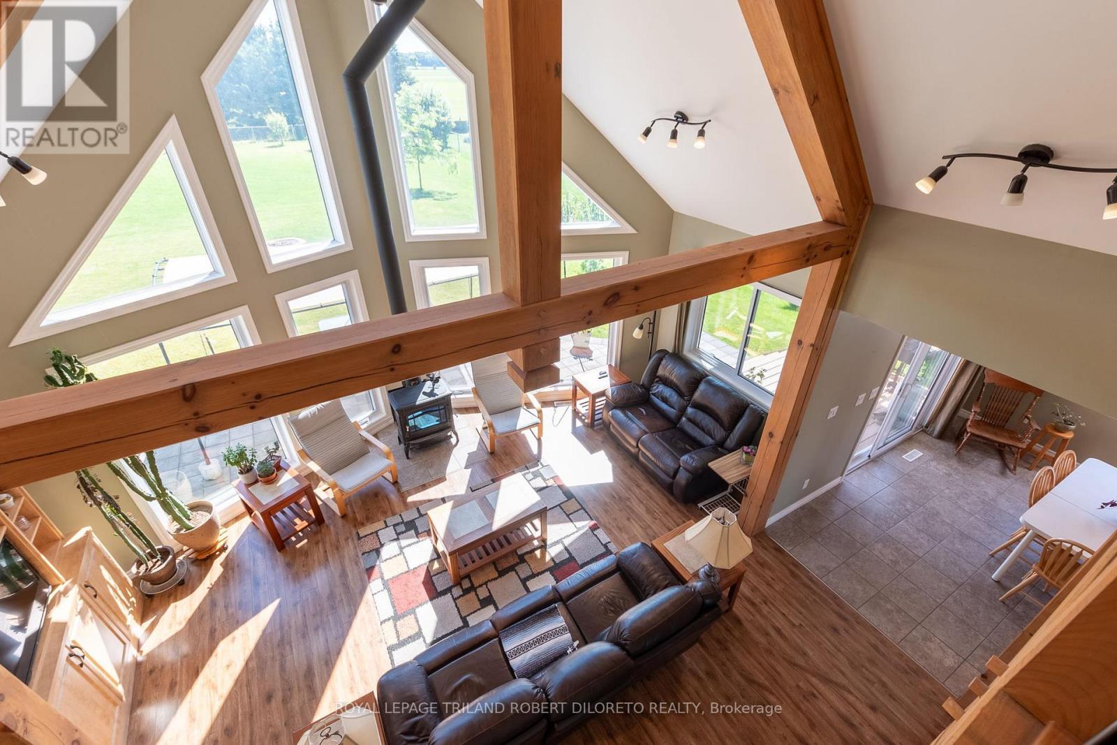 22910 Highbury Avenue N, Middlesex Centre (Bryanston), ON - Indoor Photo Showing Other Room