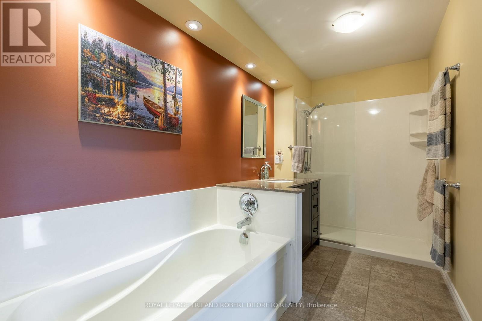 22910 Highbury Avenue N, Middlesex Centre (Bryanston), ON - Indoor Photo Showing Bathroom