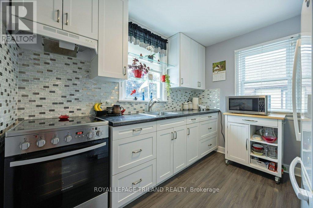 179 Forest Avenue, St. Thomas, ON - Indoor Photo Showing Kitchen