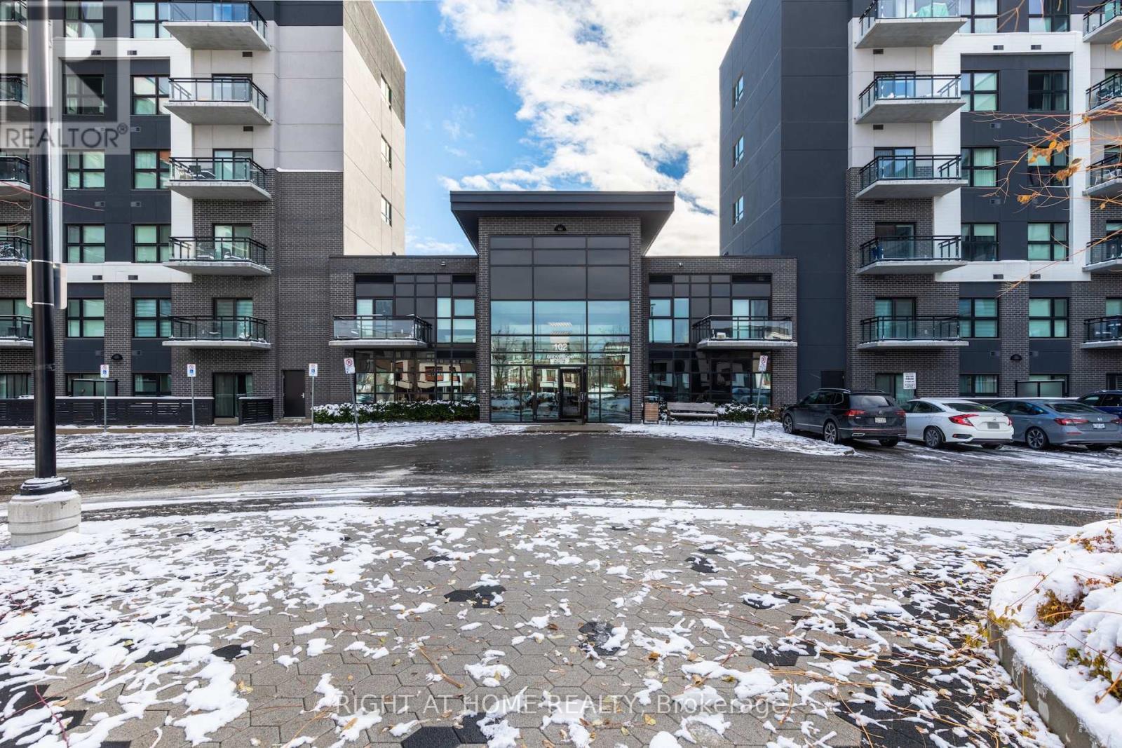 109 - 102 Grovewood Common, Oakville, ON - Outdoor With Facade