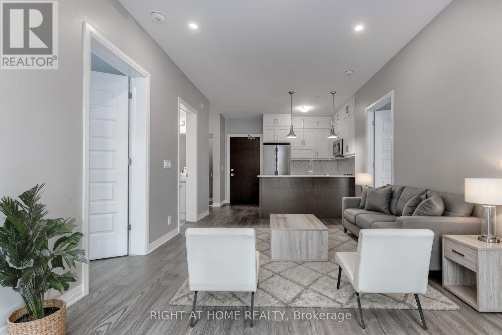109 - 102 Grovewood Common, Oakville, ON - Indoor Photo Showing Living Room