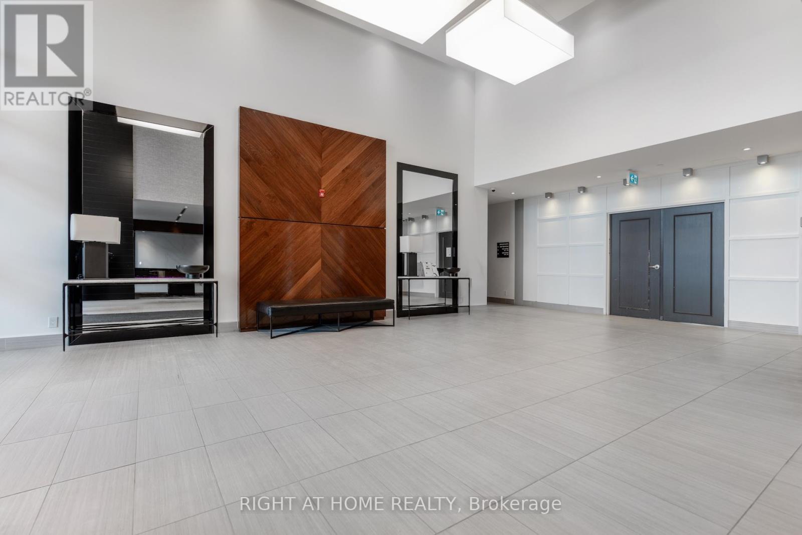 109 - 102 Grovewood Common, Oakville, ON - Indoor Photo Showing Other Room