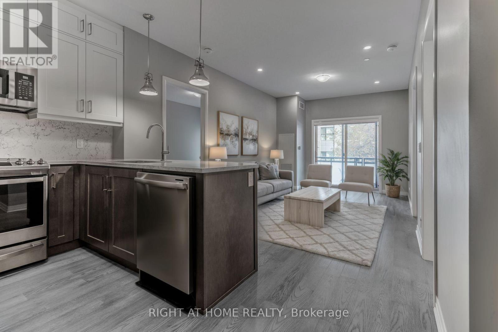 109 - 102 Grovewood Common, Oakville, ON - Indoor Photo Showing Kitchen With Upgraded Kitchen