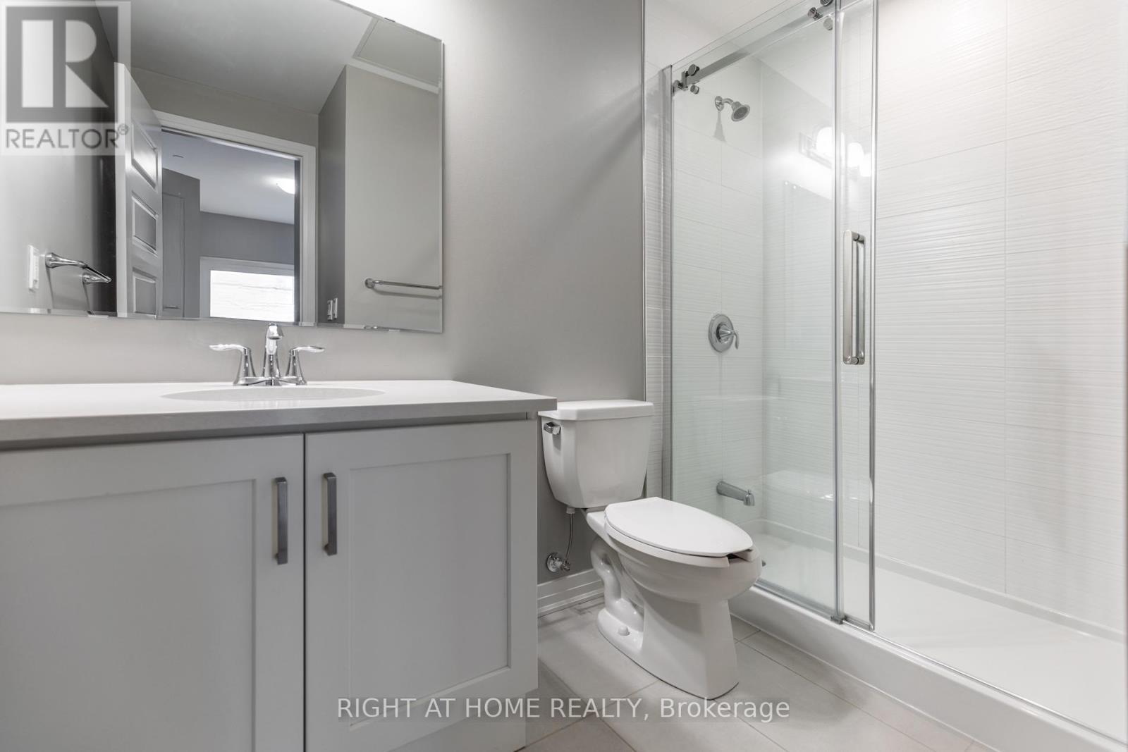 109 - 102 Grovewood Common, Oakville, ON - Indoor Photo Showing Bathroom