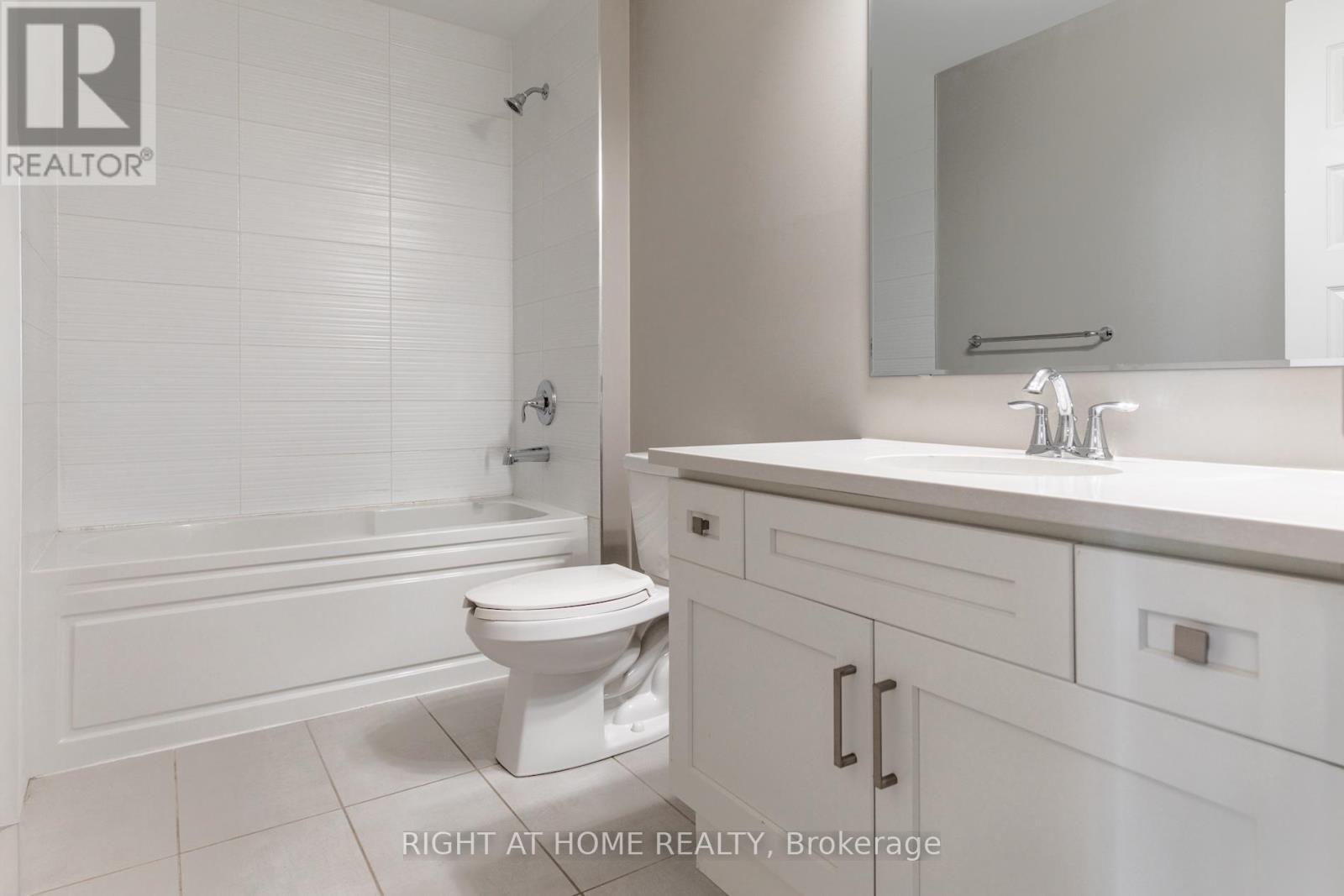 109 - 102 Grovewood Common, Oakville, ON - Indoor Photo Showing Bathroom