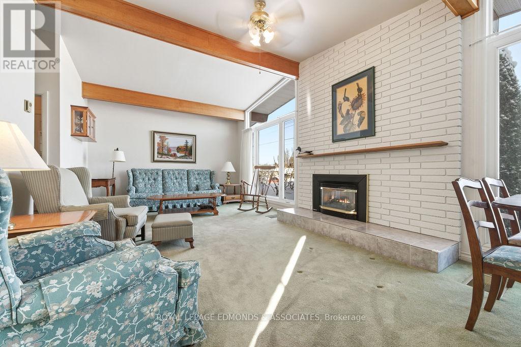 528 Irving Street, Pembroke, ON - Indoor Photo Showing Living Room With Fireplace