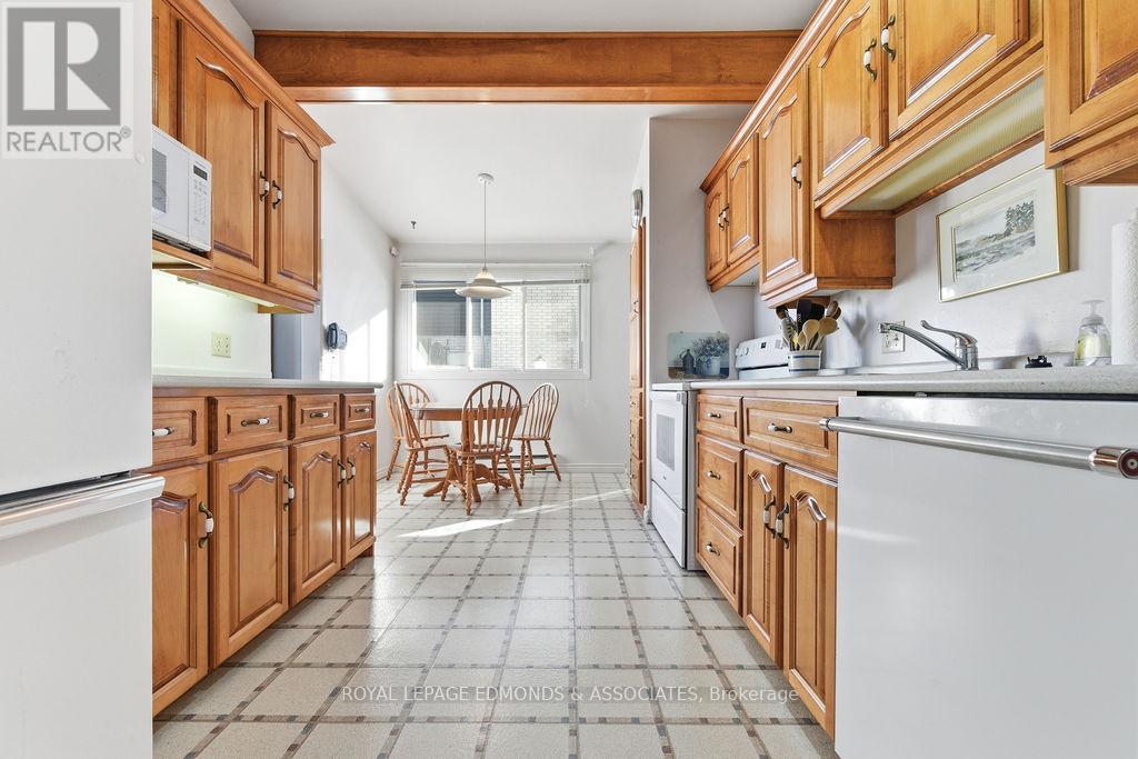 528 Irving Street, Pembroke, ON - Indoor Photo Showing Kitchen