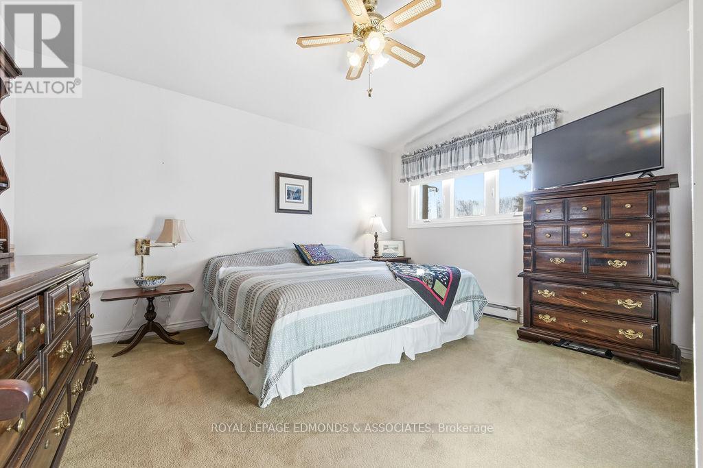 528 Irving Street, Pembroke, ON - Indoor Photo Showing Bedroom