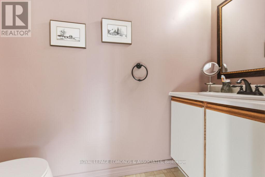 528 Irving Street, Pembroke, ON - Indoor Photo Showing Bathroom