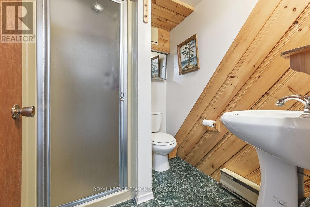 528 Irving Street, Pembroke, ON - Indoor Photo Showing Bathroom