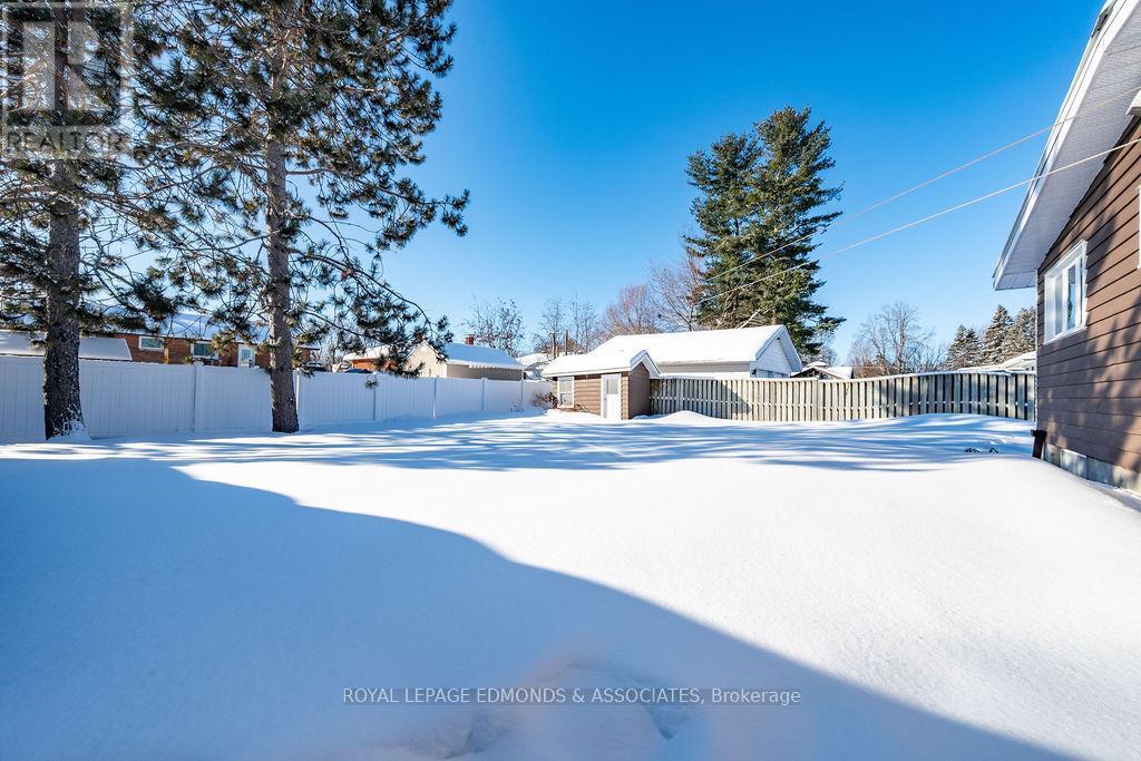 528 Irving Street, Pembroke, ON - Outdoor