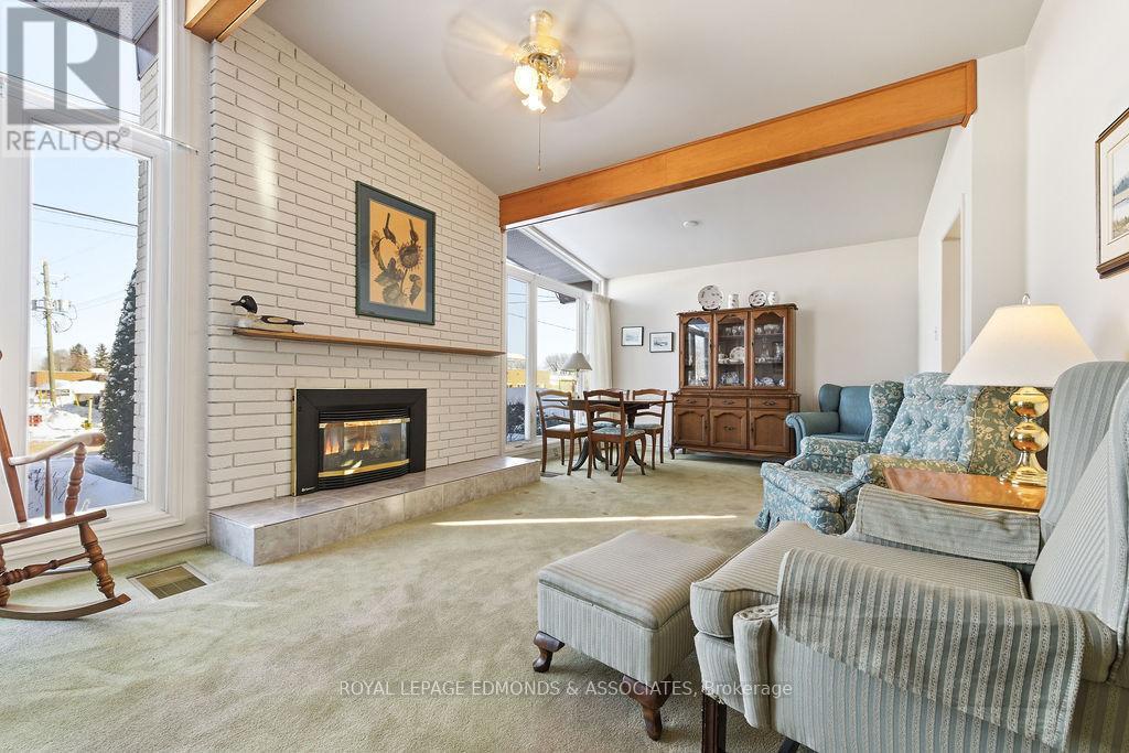 528 Irving Street, Pembroke, ON - Indoor Photo Showing Living Room With Fireplace