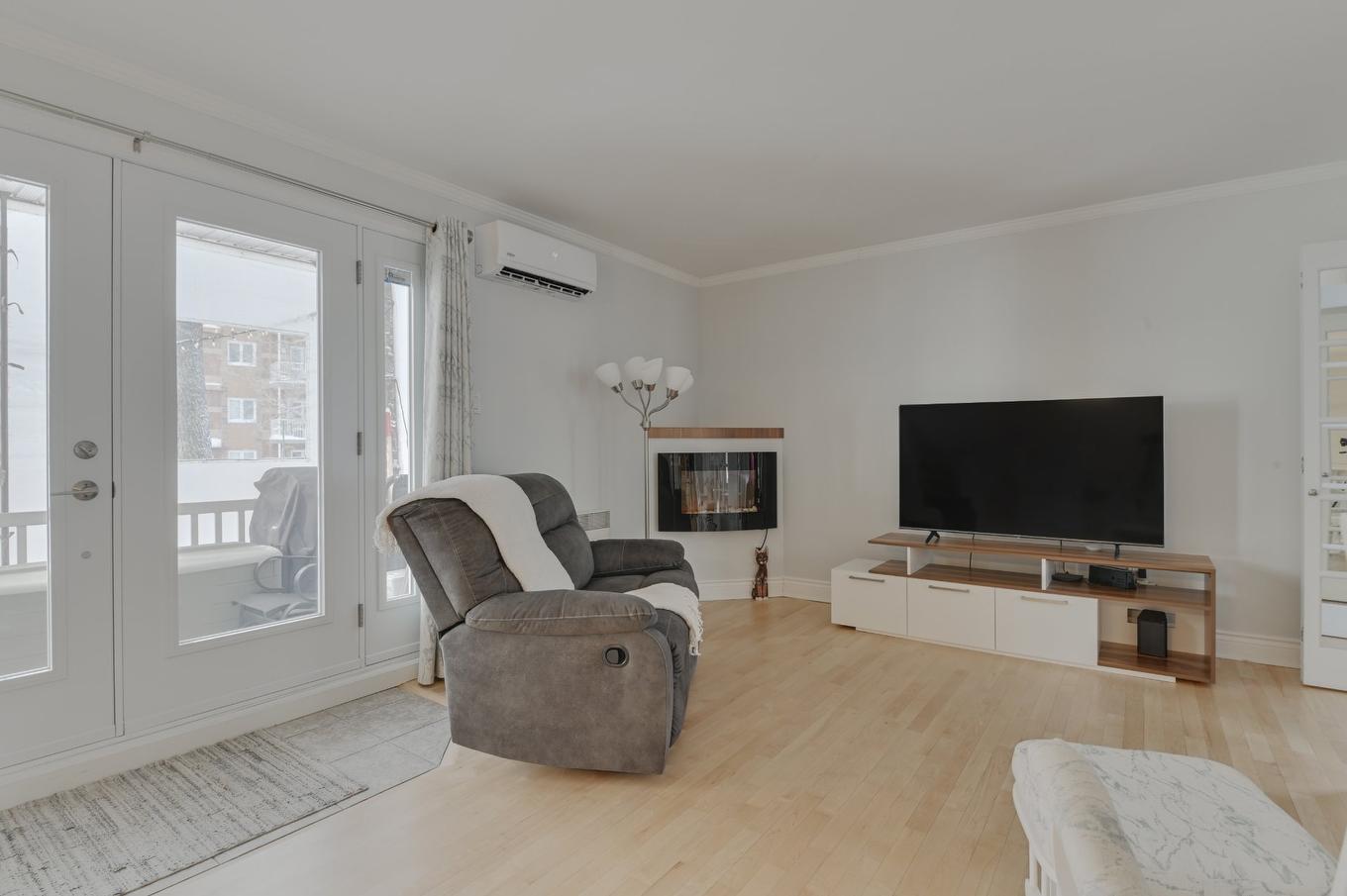 Salon - 1137 Rue De L'Aigue-Marine, Québec (Charlesbourg), QC - Indoor Photo Showing Living Room