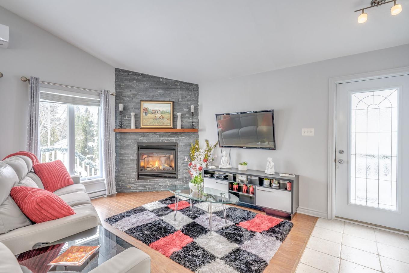 Living room - 2013 Ch. Des Habitations-Des-Monts, Saint-Sauveur, QC - Indoor Photo Showing Living Room With Fireplace