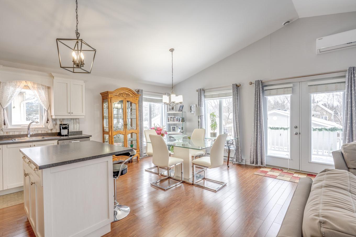 Dining room - 2013 Ch. Des Habitations-Des-Monts, Saint-Sauveur, QC - Indoor