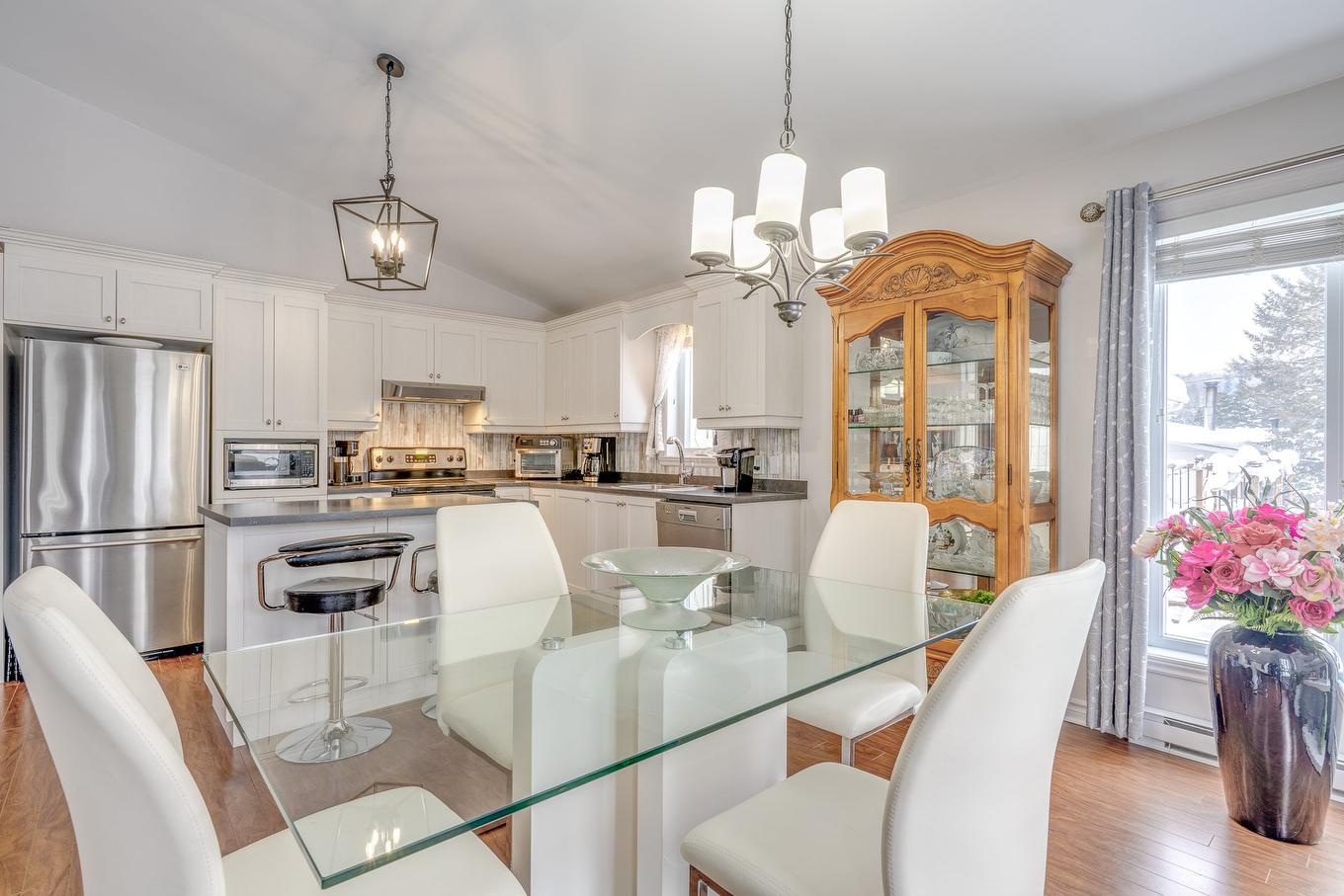 Overall view - 2013 Ch. Des Habitations-Des-Monts, Saint-Sauveur, QC - Indoor Photo Showing Dining Room
