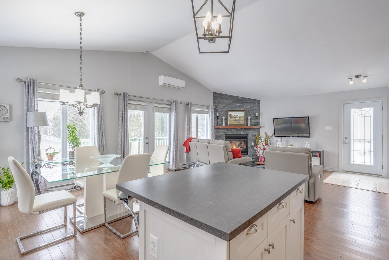 Overall view - 2013 Ch. Des Habitations-Des-Monts, Saint-Sauveur, QC - Indoor Photo Showing Other Room