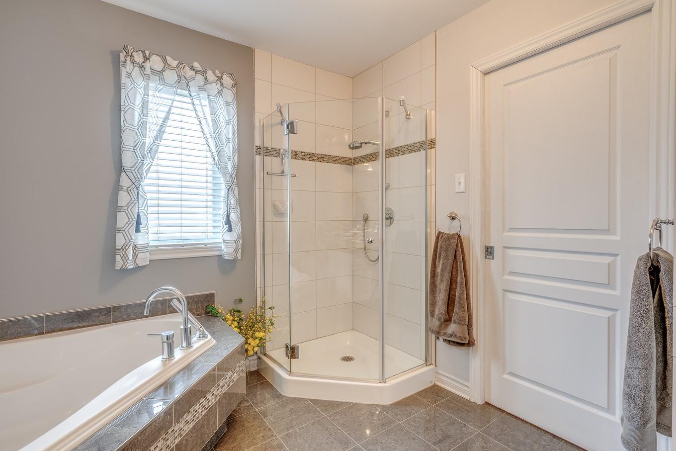 Bathroom - 2013 Ch. Des Habitations-Des-Monts, Saint-Sauveur, QC - Indoor Photo Showing Bathroom
