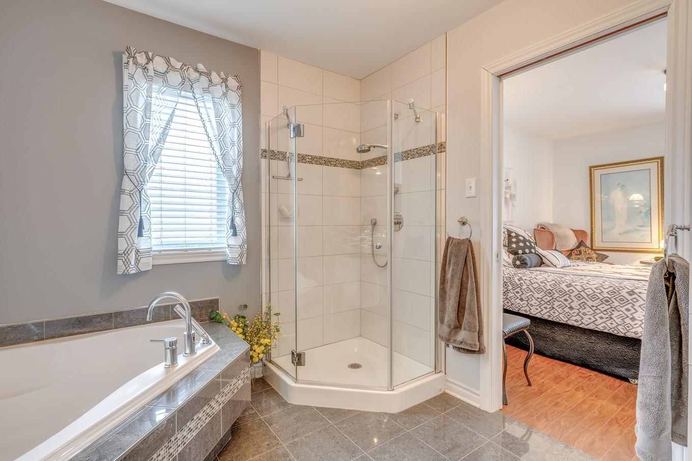 Bathroom - 2013 Ch. Des Habitations-Des-Monts, Saint-Sauveur, QC - Indoor Photo Showing Bathroom