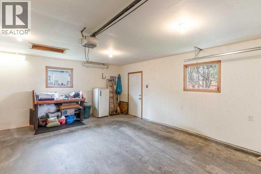 7639 Ogden Road Se, Calgary, AB - Indoor Photo Showing Garage