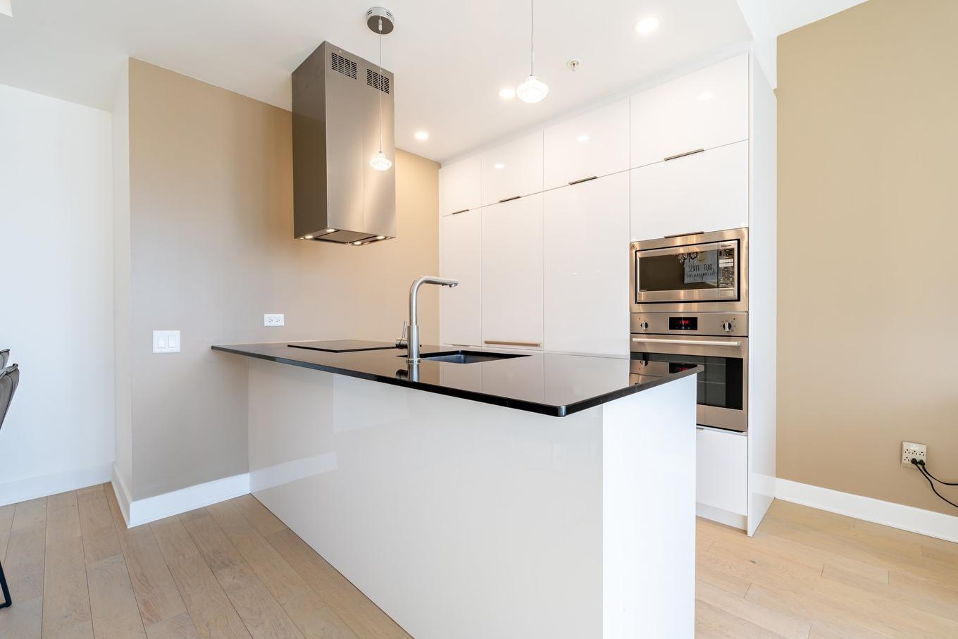 Cuisine - 1003-1 Boul. De Maisonneuve O., Montréal (Ville-Marie), QC - Indoor Photo Showing Kitchen With Upgraded Kitchen