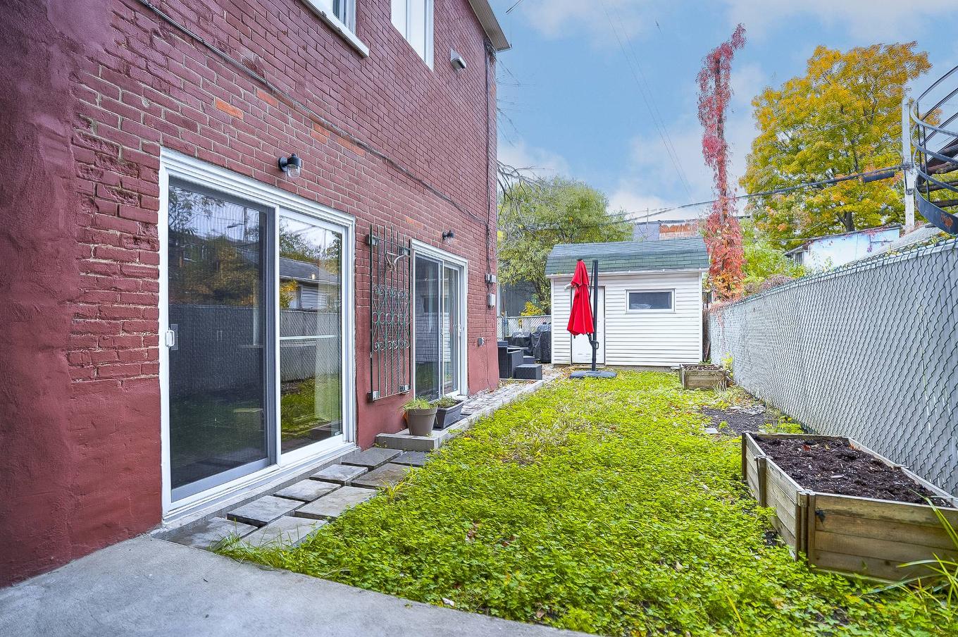 Backyard - 558 Rue Théodore, Montréal (Mercier/Hochelaga-Maisonneuve), QC - Outdoor With Exterior