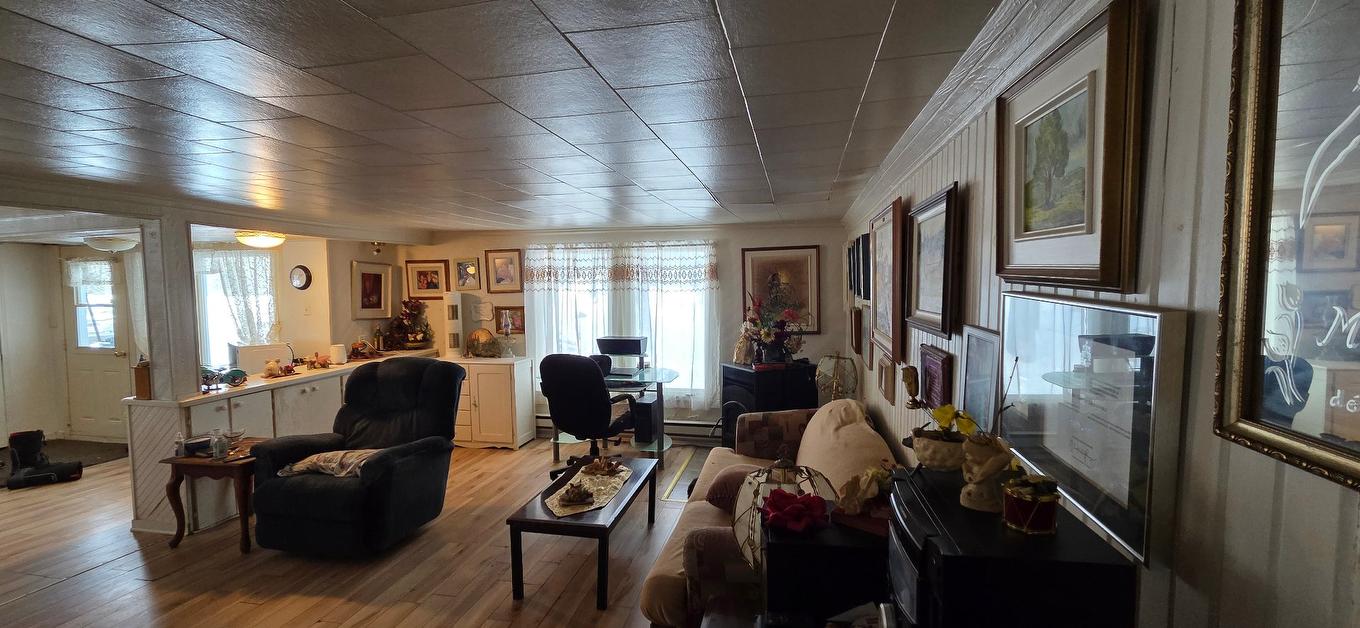 Salon - 8 Ch. Cora, Grand-Remous, QC - Indoor