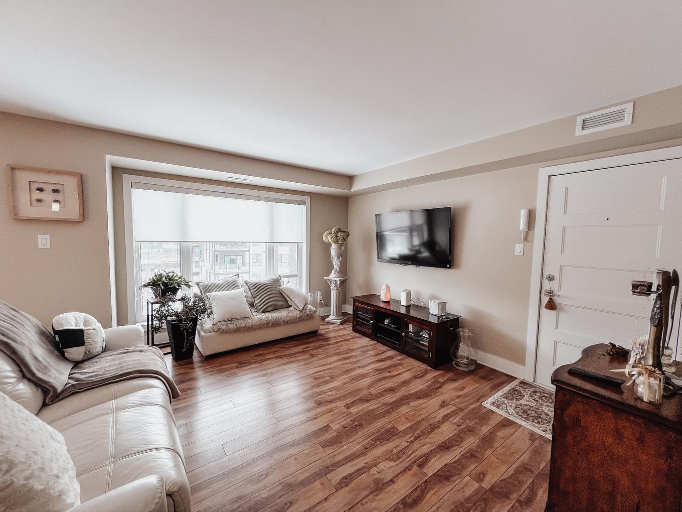 Salon - 401-450 Av. De La Belle-Dame, La Prairie, QC - Indoor Photo Showing Living Room
