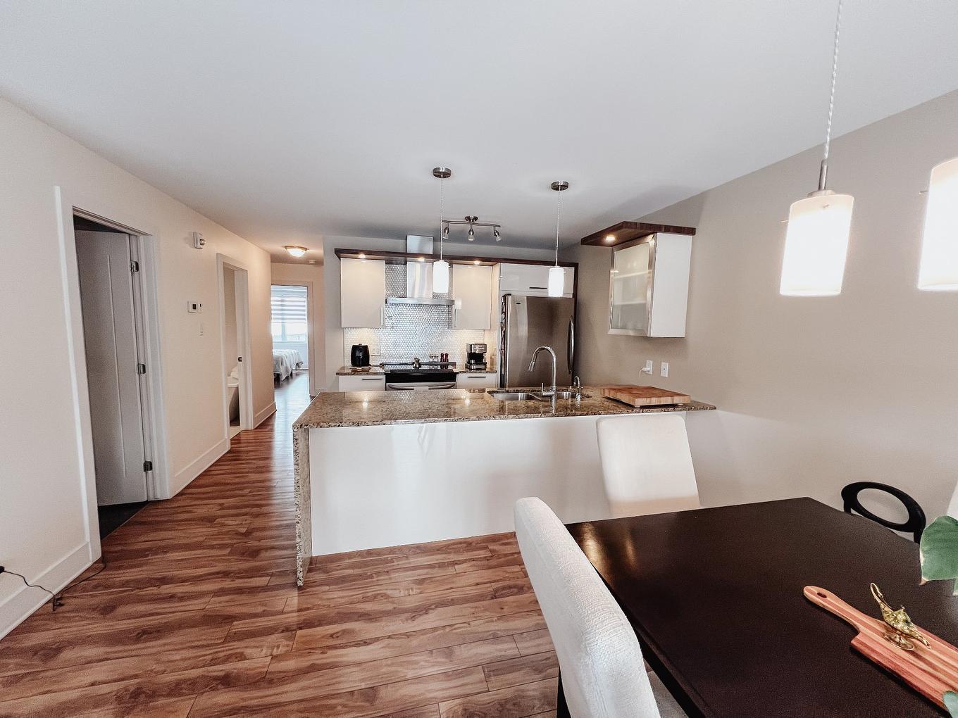Cuisine - 401-450 Av. De La Belle-Dame, La Prairie, QC - Indoor Photo Showing Kitchen With Upgraded Kitchen