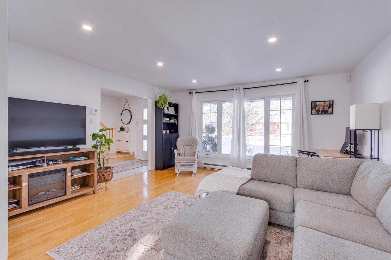 Salon - 82 Rue Vincent-Legris, Gatineau (Gatineau), QC - Indoor Photo Showing Living Room