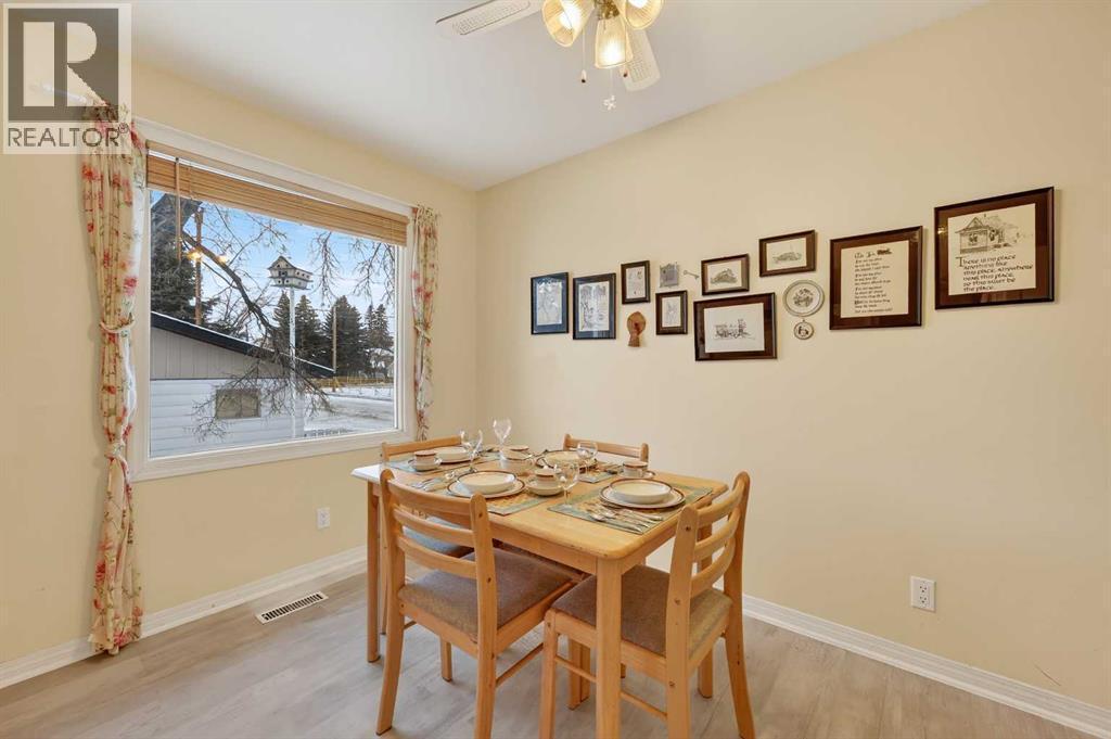 8527 Bowglen Road Nw, Calgary, AB - Indoor Photo Showing Dining Room