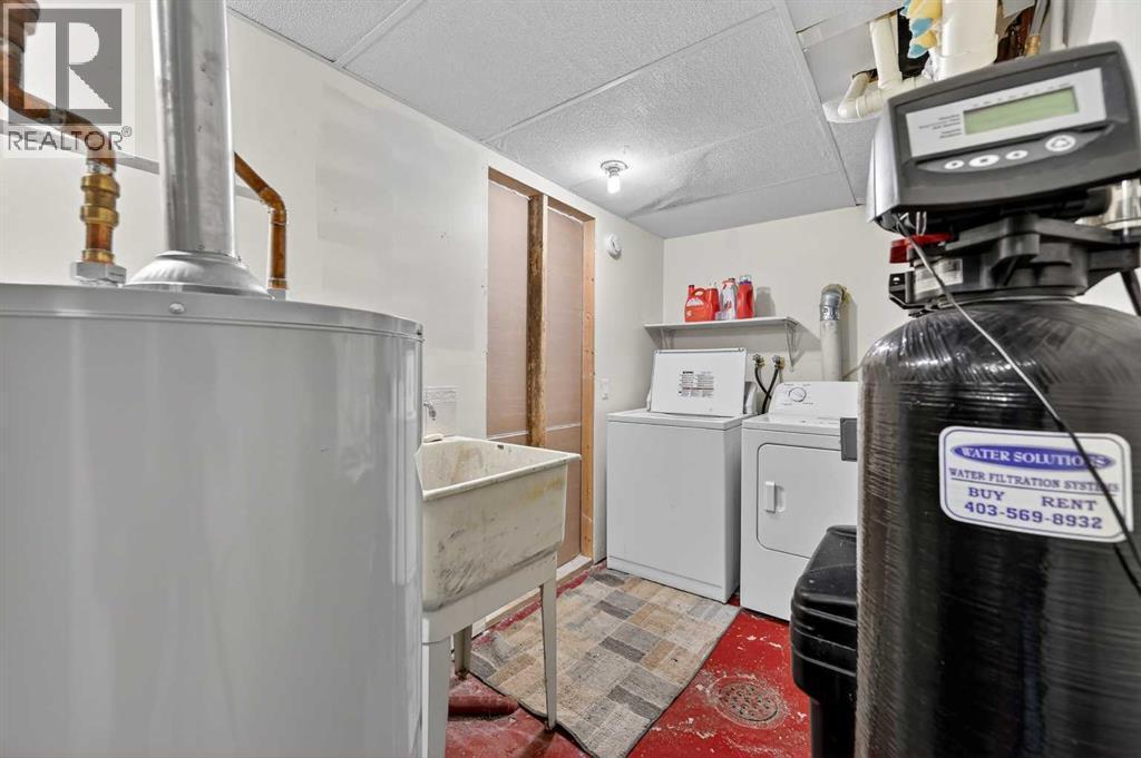 8527 Bowglen Road Nw, Calgary, AB - Indoor Photo Showing Laundry Room