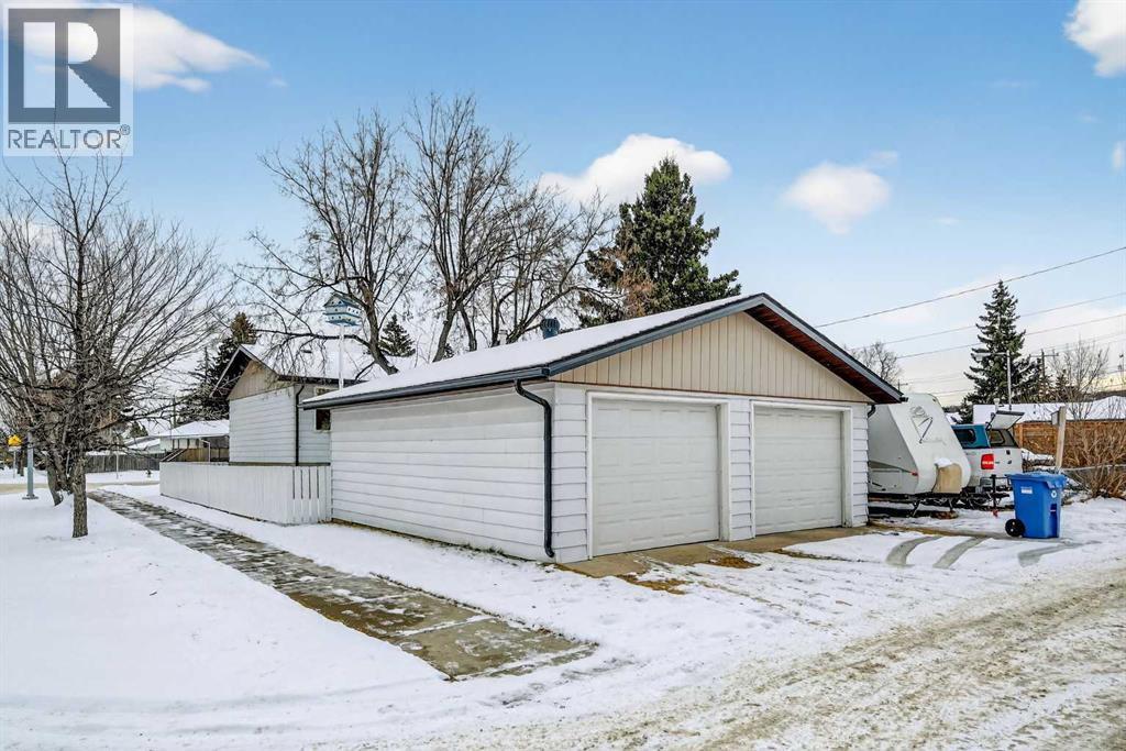 8527 Bowglen Road Nw, Calgary, AB - Outdoor