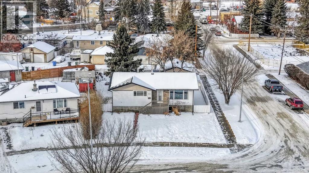 8527 Bowglen Road Nw, Calgary, AB - Outdoor With Deck Patio Veranda