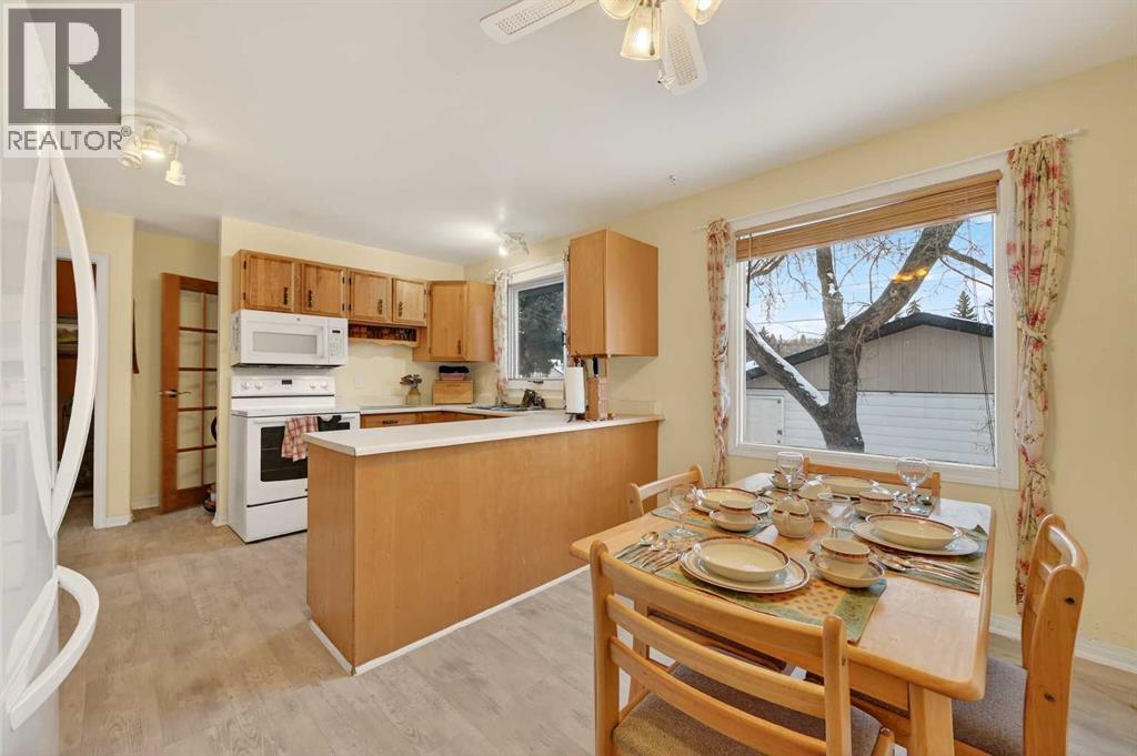 8527 Bowglen Road Nw, Calgary, AB - Indoor Photo Showing Other Room