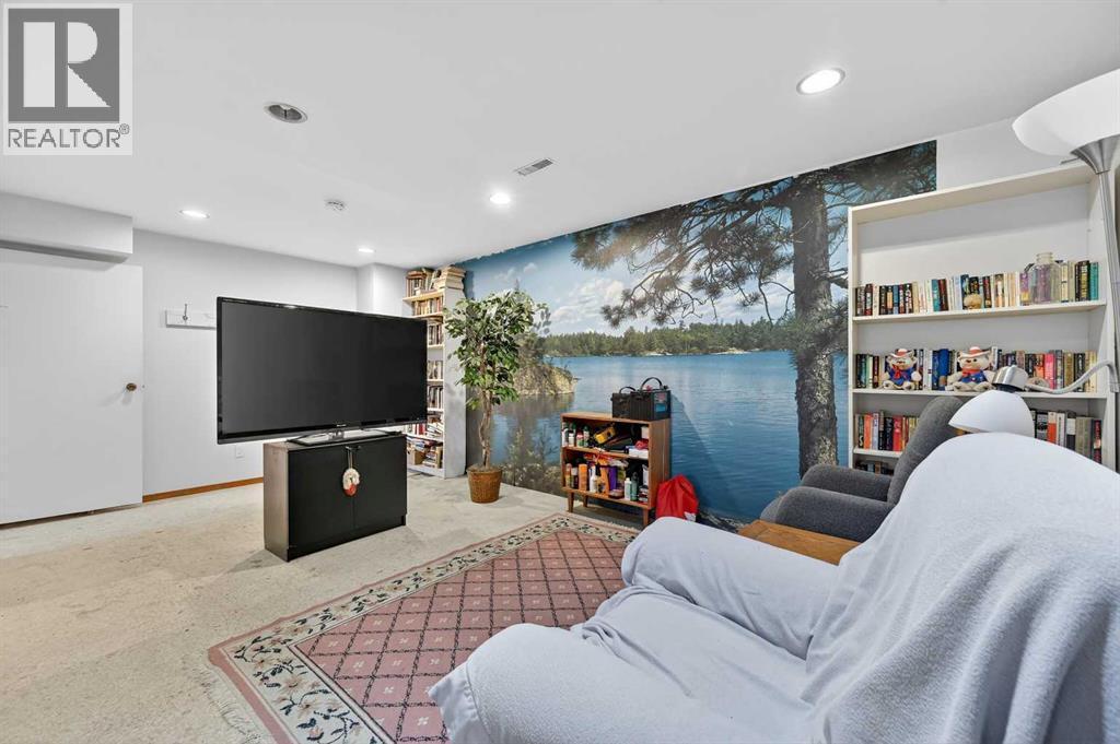 8527 Bowglen Road Nw, Calgary, AB - Indoor Photo Showing Other Room