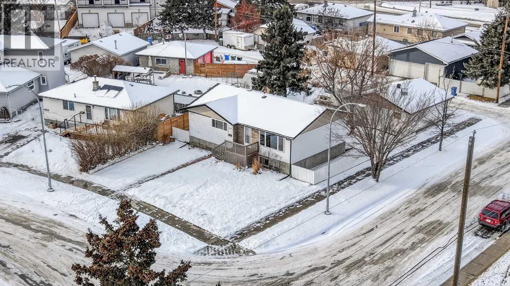 8527 Bowglen Road Nw, Calgary, AB - Outdoor