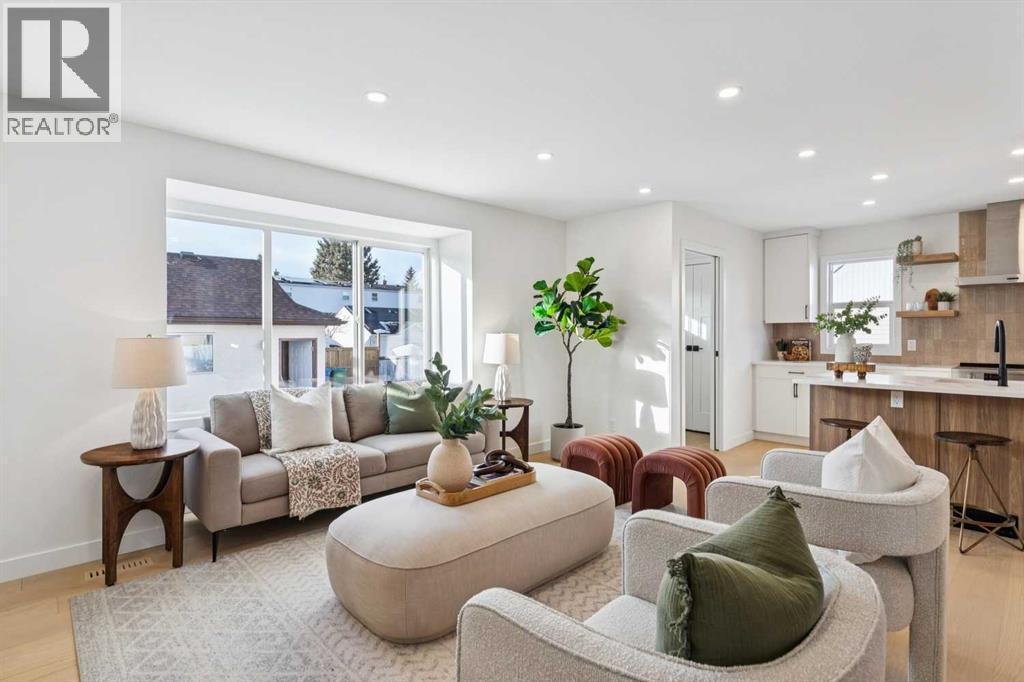 4547 Passchendaele Road Sw, Calgary, AB - Indoor Photo Showing Living Room