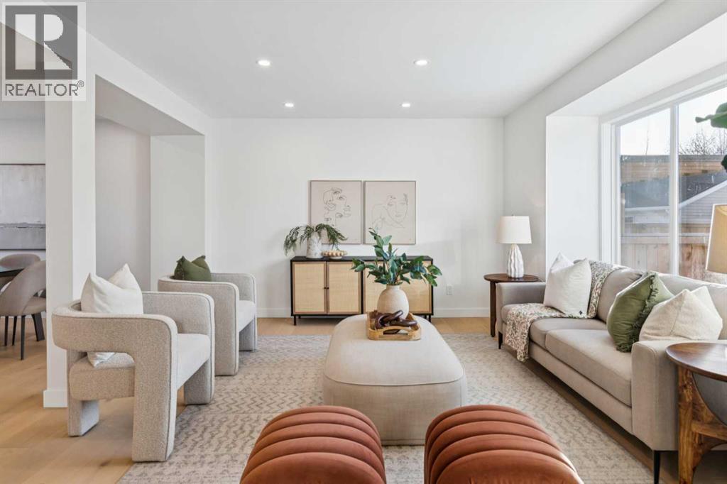 4547 Passchendaele Road Sw, Calgary, AB - Indoor Photo Showing Living Room