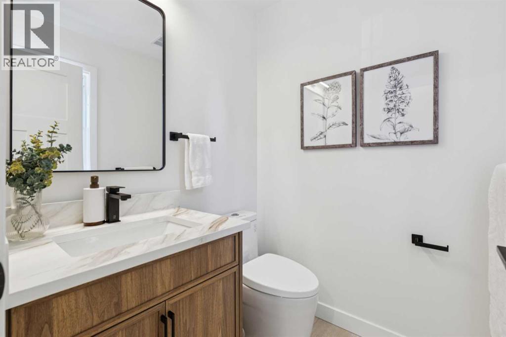4547 Passchendaele Road Sw, Calgary, AB - Indoor Photo Showing Bathroom