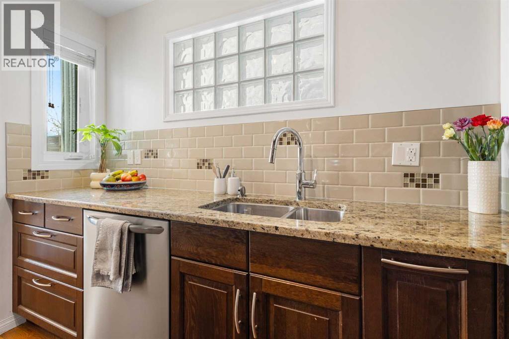 1629 29 Avenue Sw, Calgary, AB - Indoor Photo Showing Kitchen With Double Sink