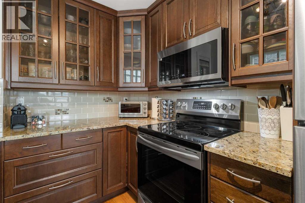 1629 29 Avenue Sw, Calgary, AB - Indoor Photo Showing Kitchen